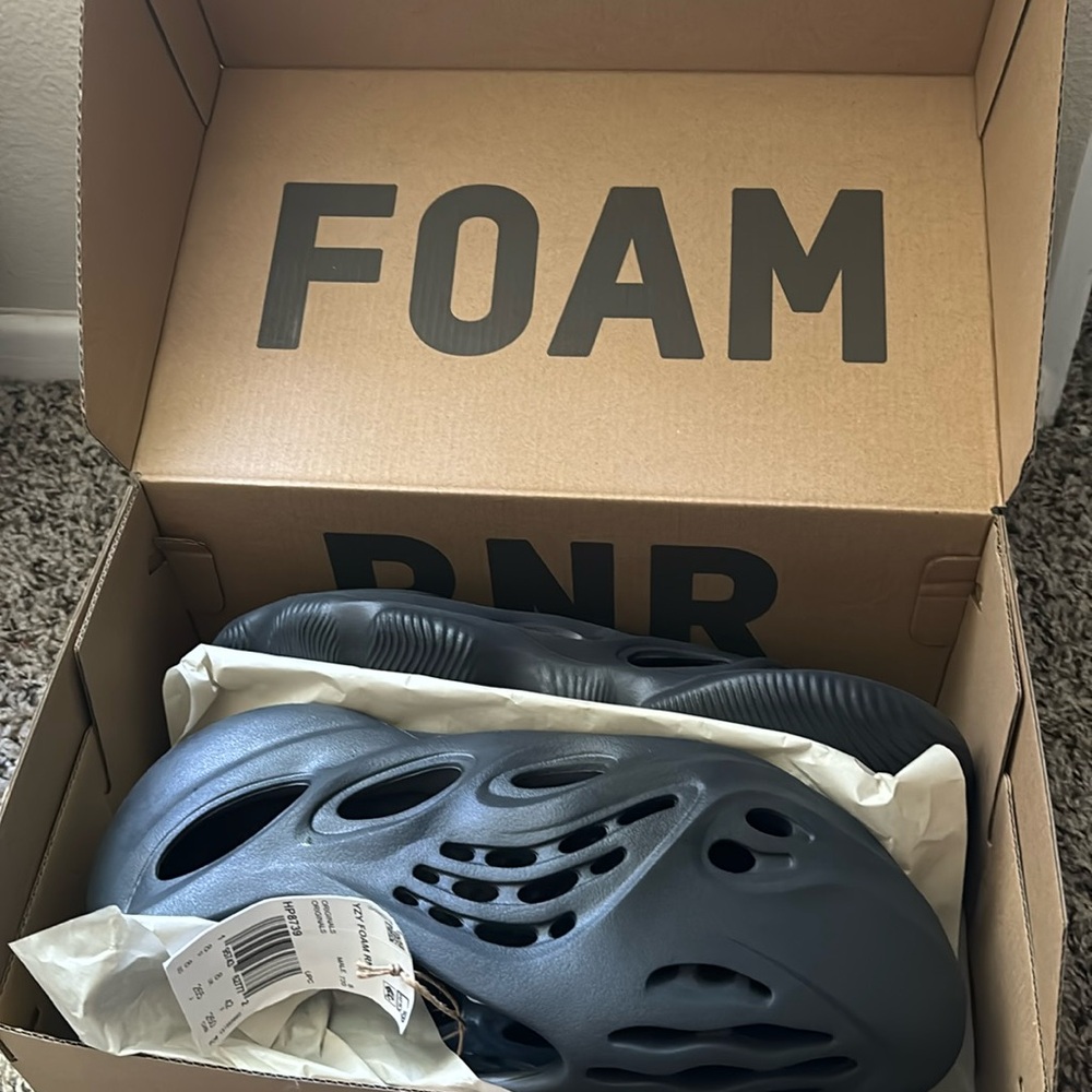 YZY FOAM RNR ADULTS